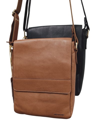 The Monte nahkalaukku etul&auml;p&auml;ll&auml;